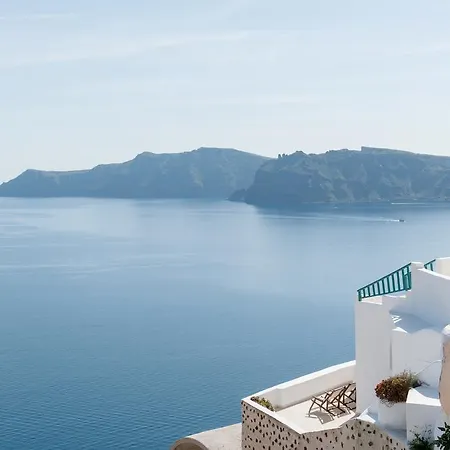 Strogili Aparthotel Oia (Santorini)