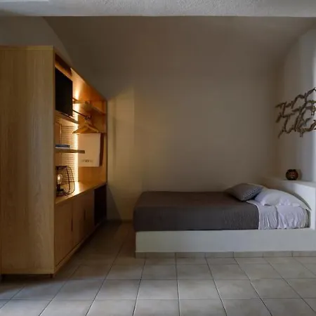 Strogili Aparthotel Oia (Santorini)